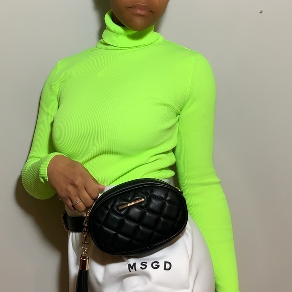 Sold!🎉🎉NEW* Aldo Black and Gold crossbody/fann - Picture 3 of 7